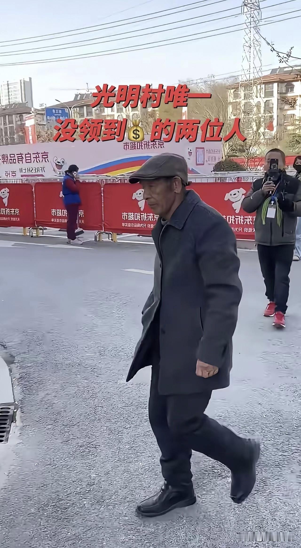 老爷子好像有点不开心。