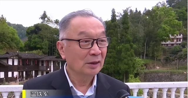 我们为什么一定要走西方那条老路呢？把农民都赶进城，在城市搞低收入群体的居民社区。