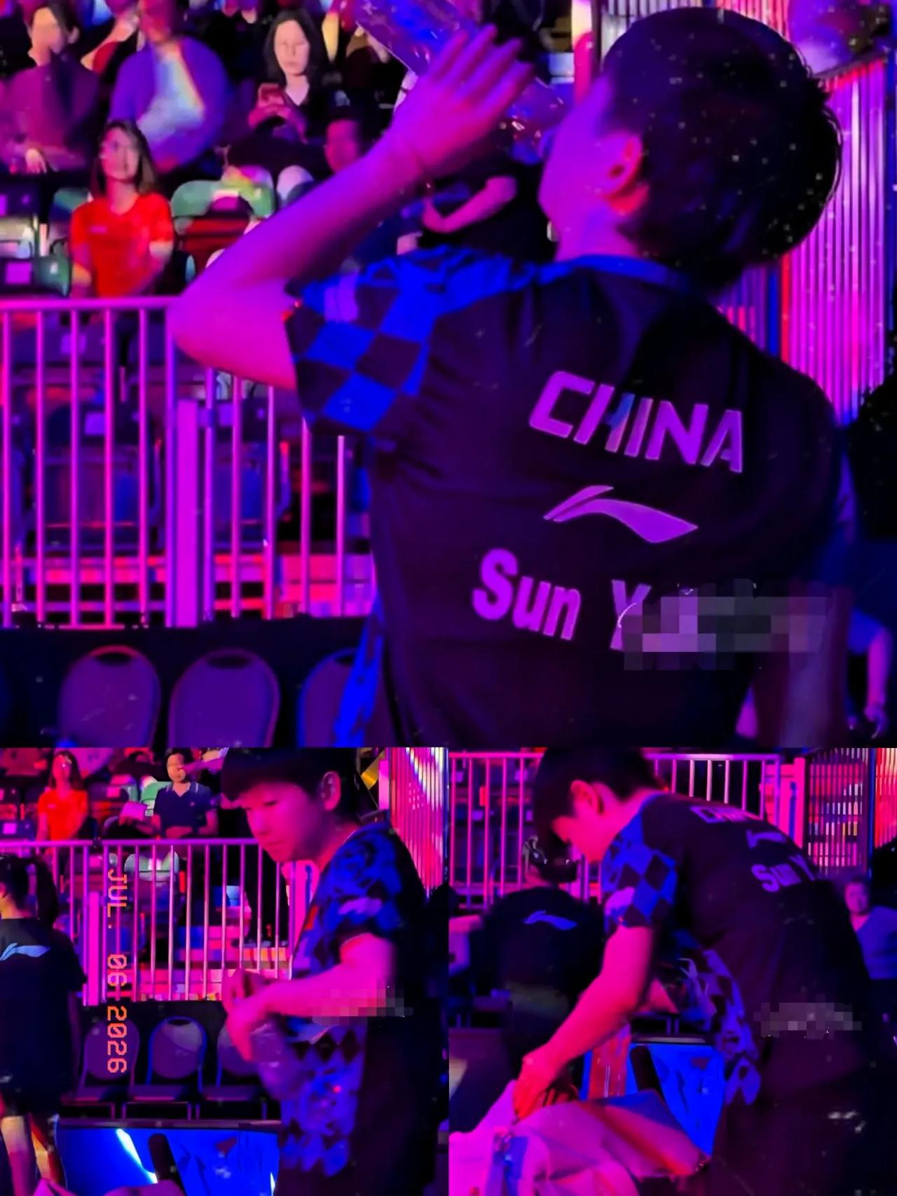 对阵王艺迪这场对决体能消耗巨大，取胜下场后的孙颖莎渴得厉害，拿起水瓶仰头一饮而尽