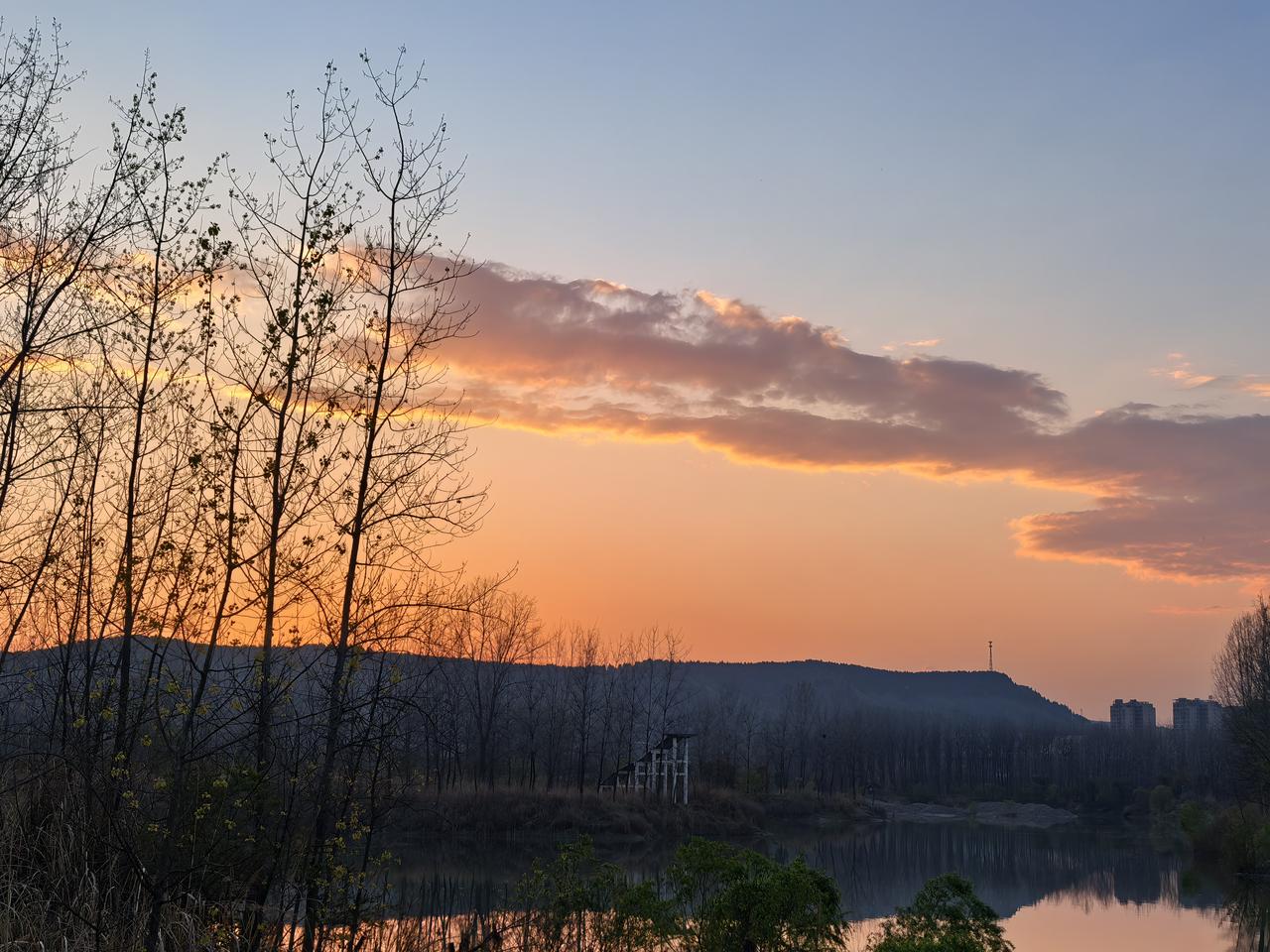圣人悟道见性以后，每天看起来都是傻乎乎的，好像很不聪明的样子。而普通人反倒每天看