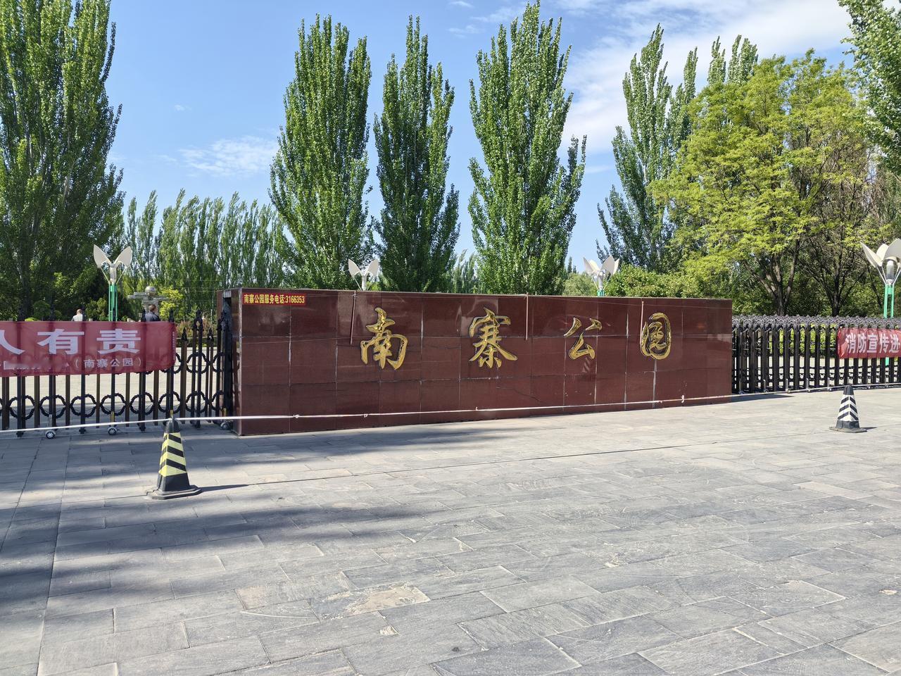 “五一”假期不少景点都是人看人、人挤人，拍照都是大合影。在山西太原，却有一处非常