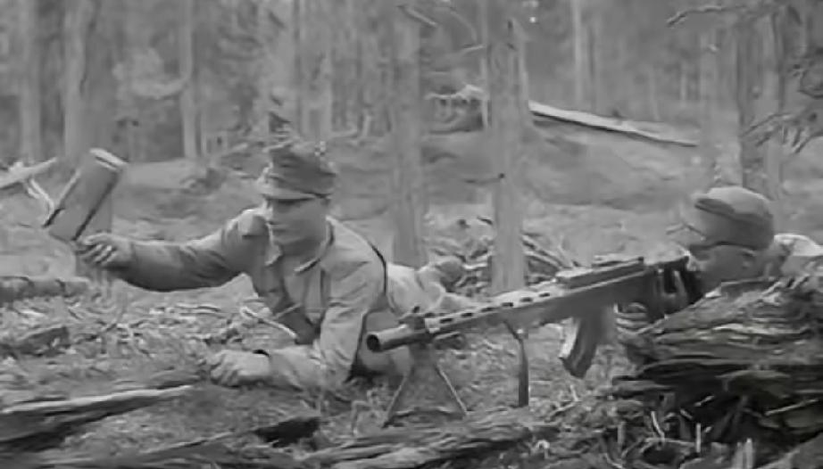 1945年，机枪手杜相云发现，日军掌握了他的射击规律，每次他一开枪，日军就卧倒，