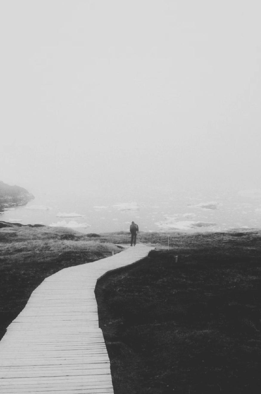 人老了才明白：“夫妻间就算感情淡了，没了体贴，分房睡，没什么话说，各吃各的饭，各