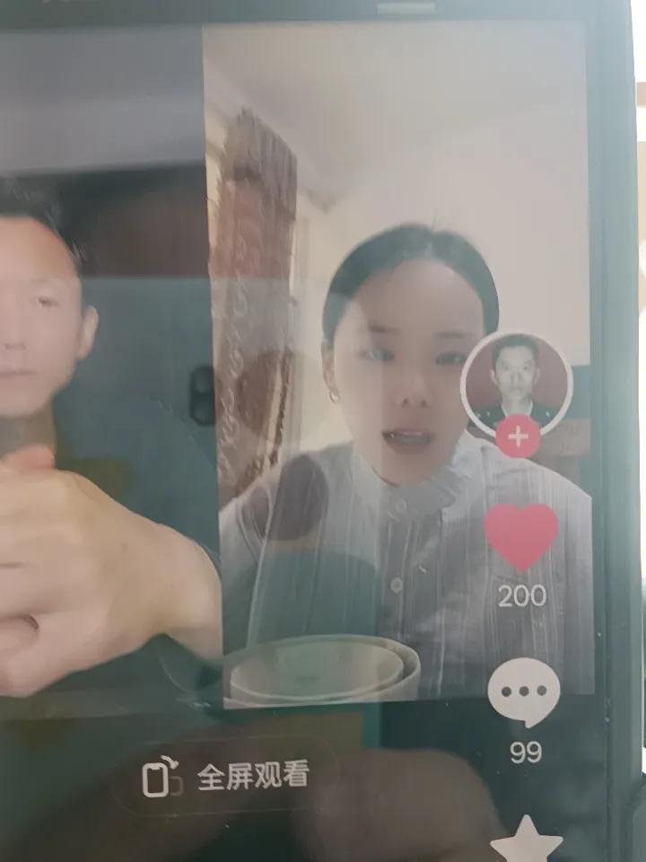 今天在抖音上看到熊磊回答一个网友叫春木的提问，他们是这样问答的。熊磊正在直播，看