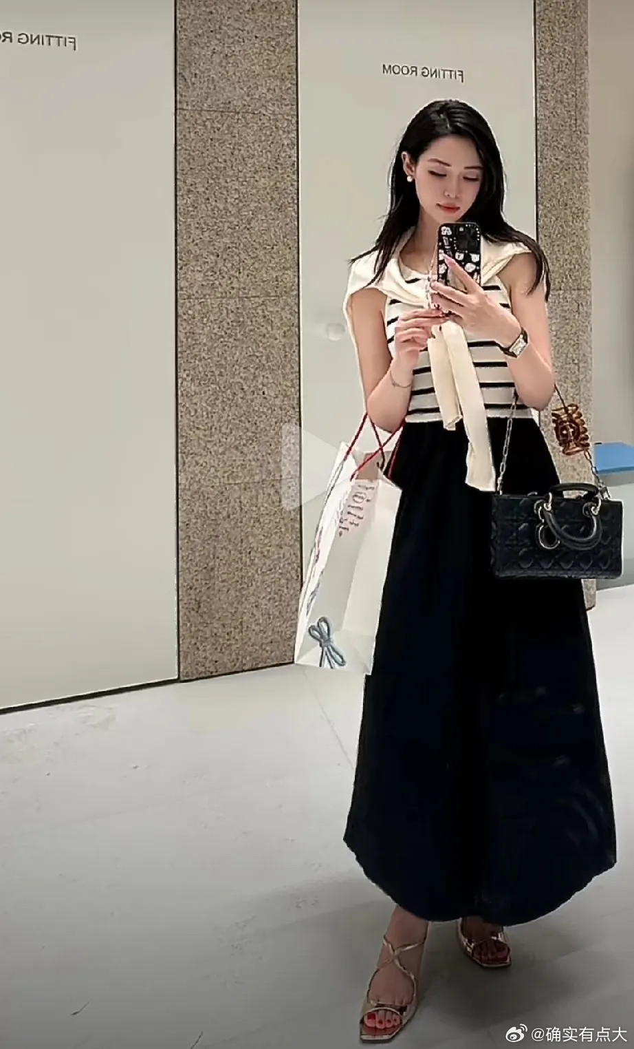 何润东还上过非诚勿扰呢，三位最有人气的女嘉宾居然都在那一期。一个马诺，大家都很熟