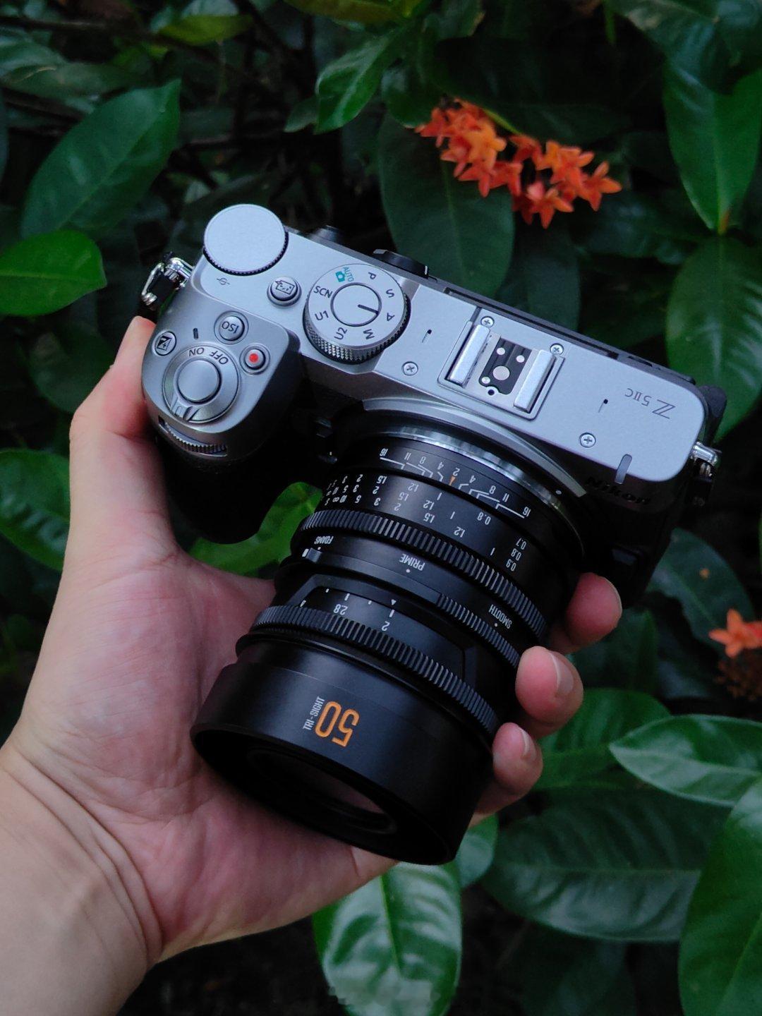 上手星曜新品50mmF2.0全画幅镜头，搭配尼康新机Z5IIC。据悉，该镜头提供三种焦外模式：柔焦｜