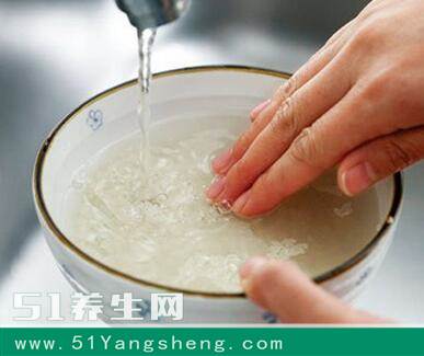 淘米水不但不脏, 还有这6个妙用, 后悔都倒了