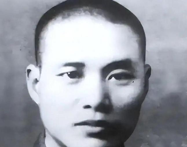 1950年，军统第三号人物沈醉在功德林交出一封密信，揭露毛主席身边曾藏着一个化名