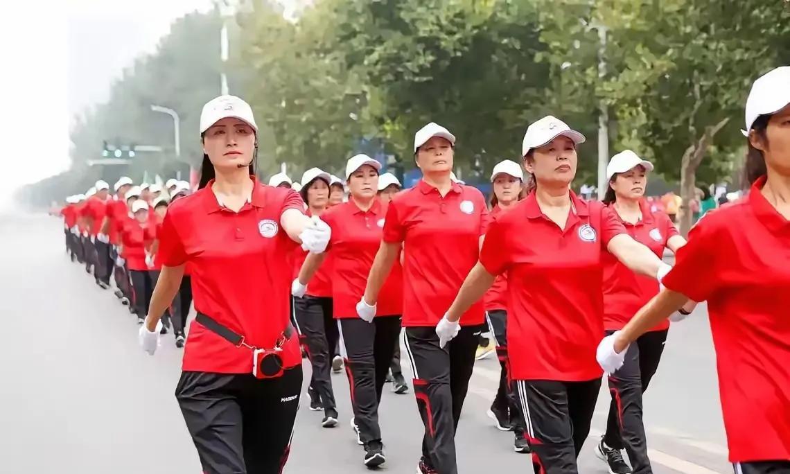 暴走团是穷地方的产物为什么北上广深没有暴走团？为什么大城市没有跳广场舞的？人家