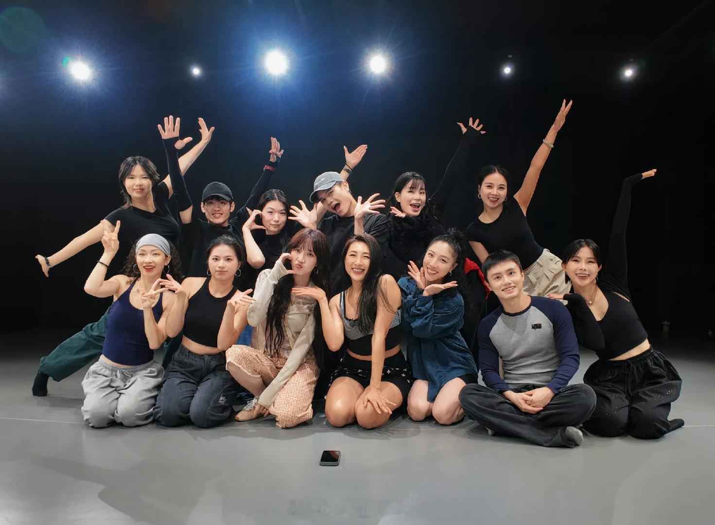 淡淡《我家那闺女》来了，孟佳、谢楠、徐梦洁、管乐、刘思远、还有父母、好友、恋人，看着可太多人了#浪姐