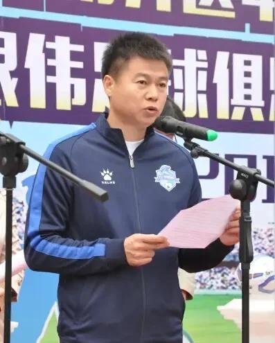 我行我素舆情黑浪随它去，天津巍然如钢铁。唱衰全当补药吃，不管东西南北风。
