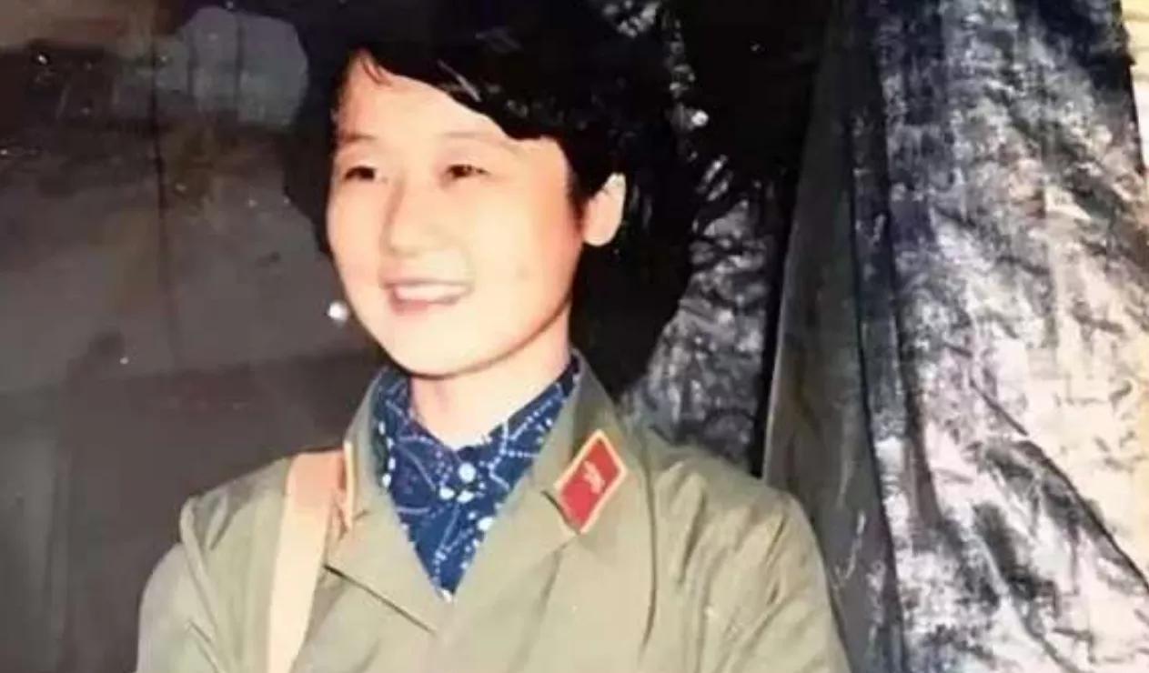 [点赞]1983年，老山战役中，几名战士脱下军裤，面对女军医，双腿敞开，尴尬不