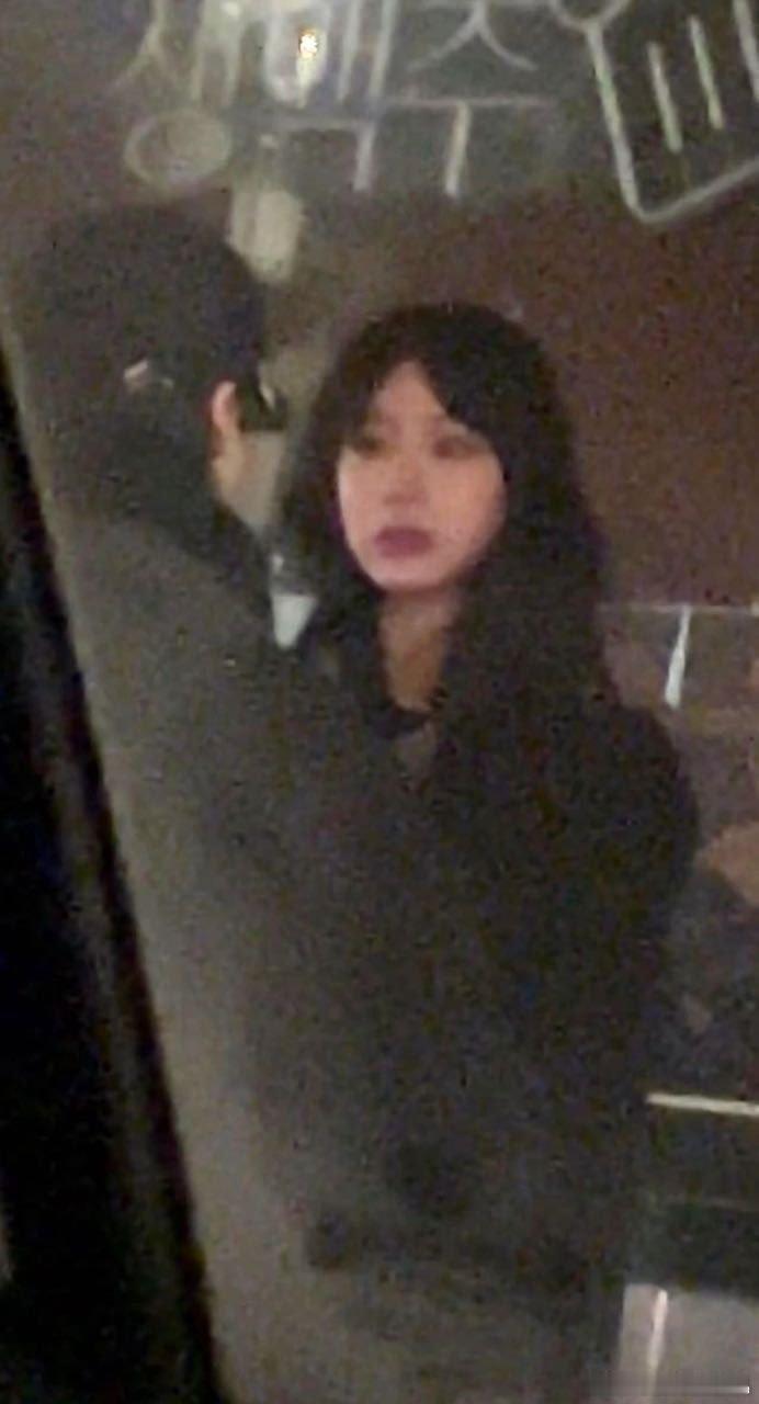 我去李泰民和noze还在谈。。。粉丝发现李泰民演唱会把女友喊到招待席，和女友一