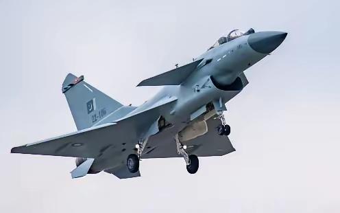 现在看来，幸亏咱没出售歼10给伊朗！​​以现有伊朗的实力，能驾驭好歼10？以