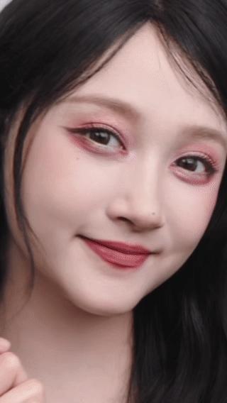口红的买家秀vs卖家秀当晓彤把试色真相怼到镜头前时，多少人想起了被相机滤镜背刺