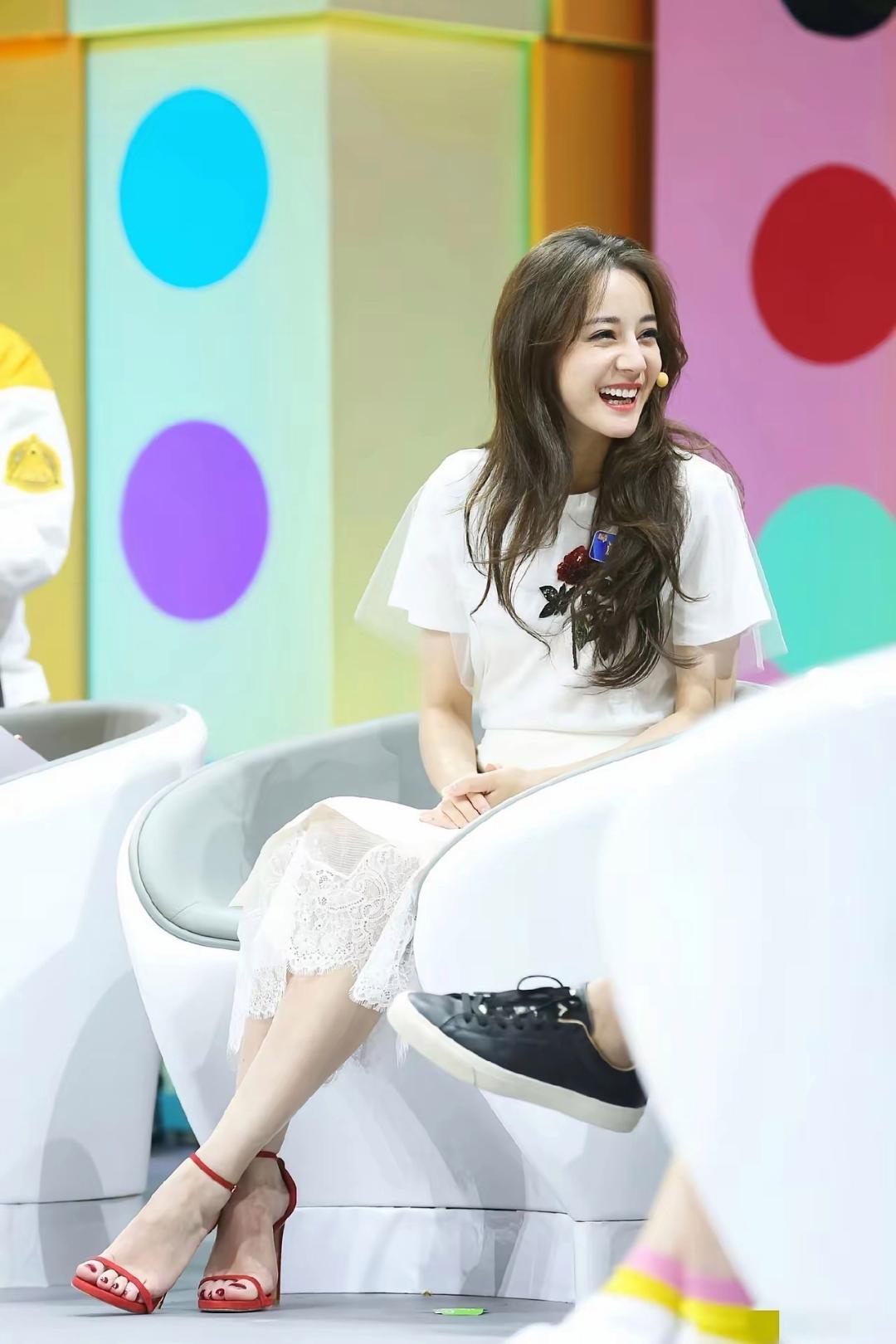 迪丽热巴从头美到脚