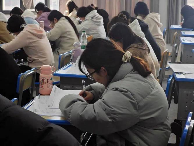 炸锅！高中周考月考全喊停高三模拟考也被卡“限额”2025年12月16日教