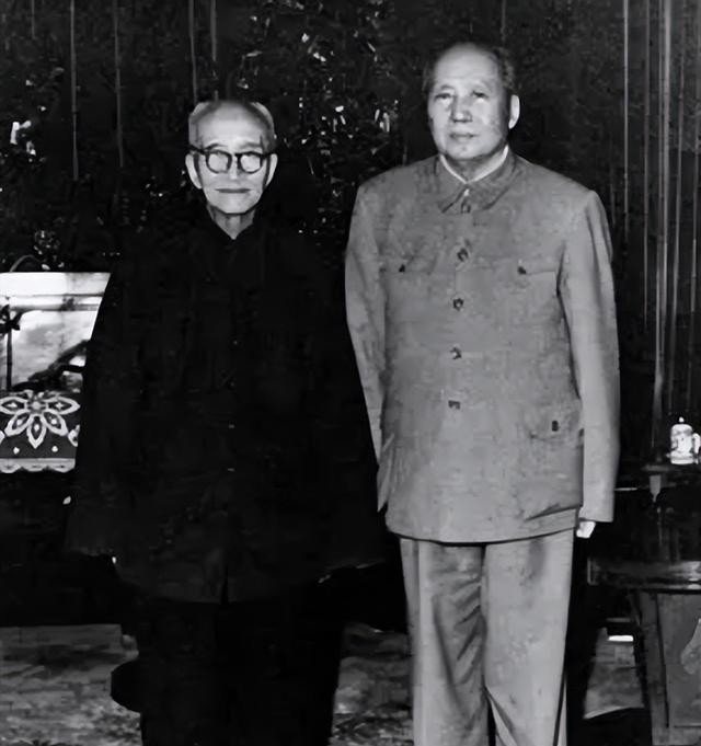 1949年4月23日，解放军顺利进占南京。24日下午，蒋经国心情沉重地对午休起床