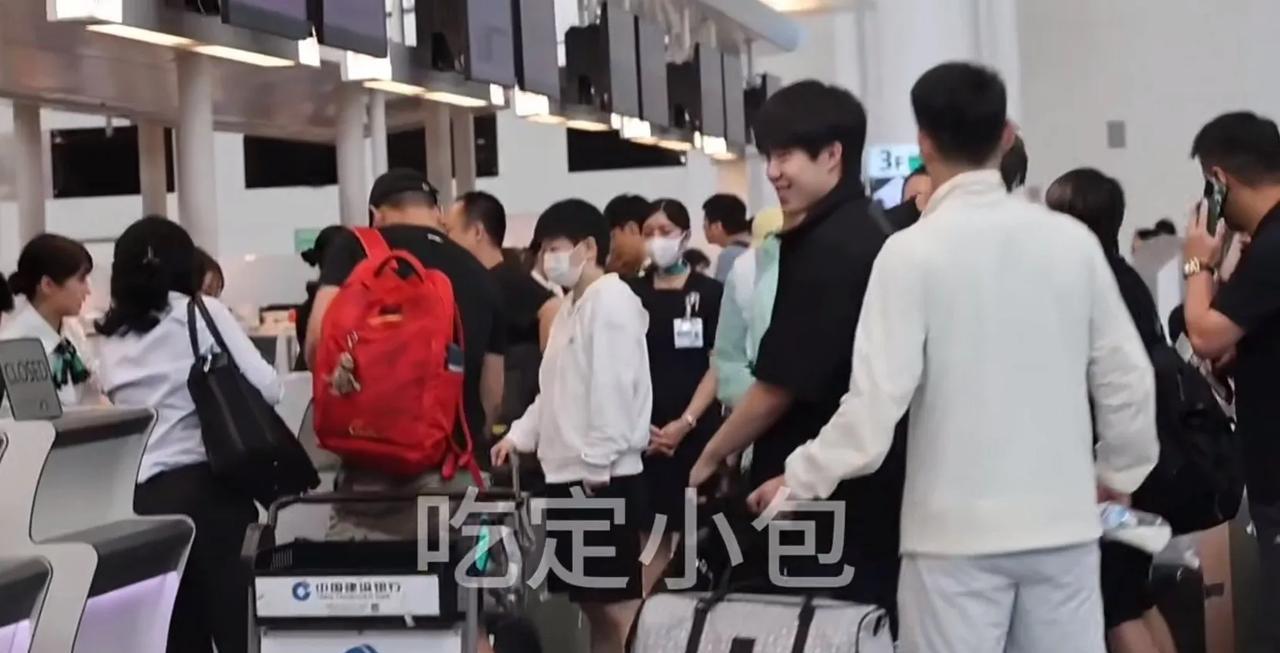 国乒今日回北京。还以为他们在横滨打完比赛，参赛运动员就直接飞瑞典了，没想到今天