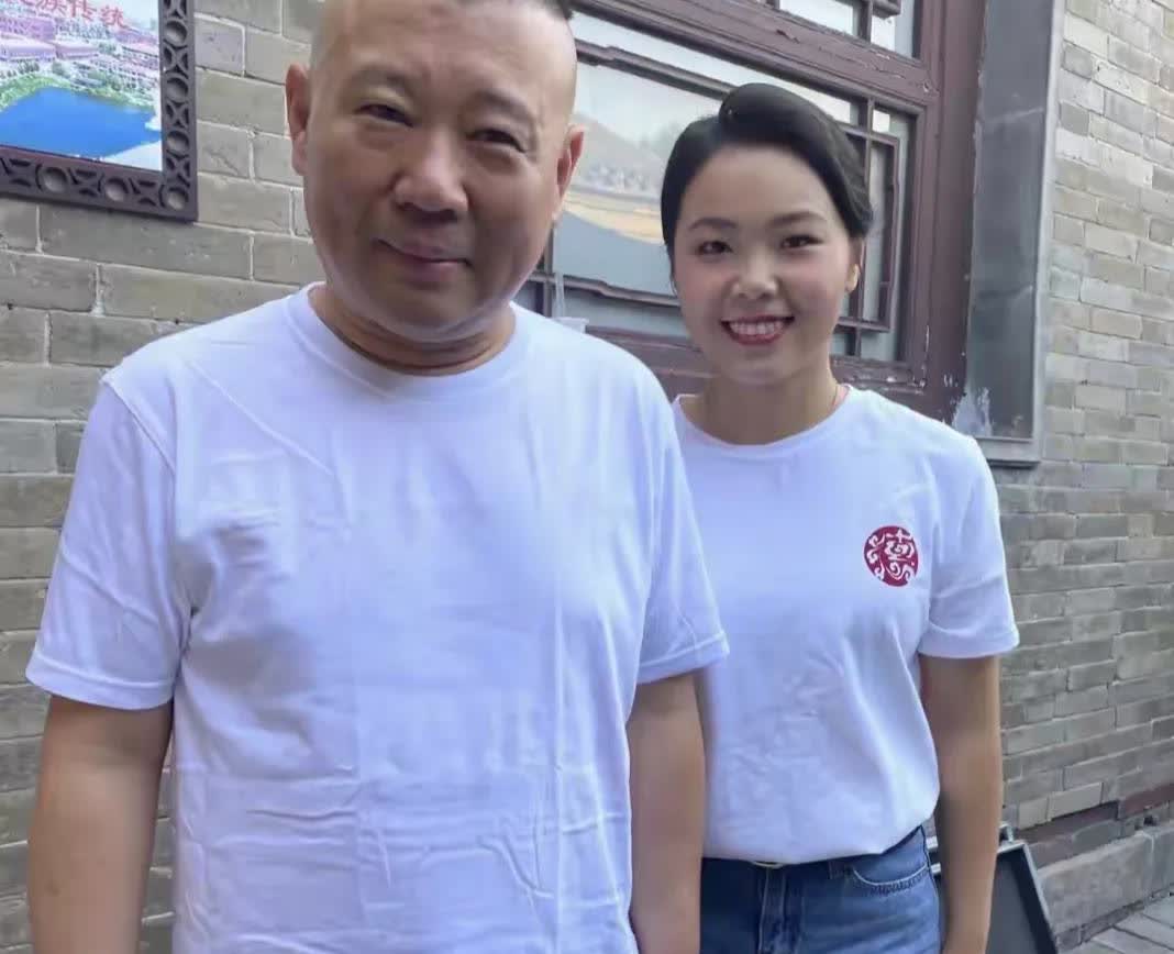 我就纳闷想不明白了，为什么但凡是个人，都能紧盯着郭德纲不放呢一直以来都有