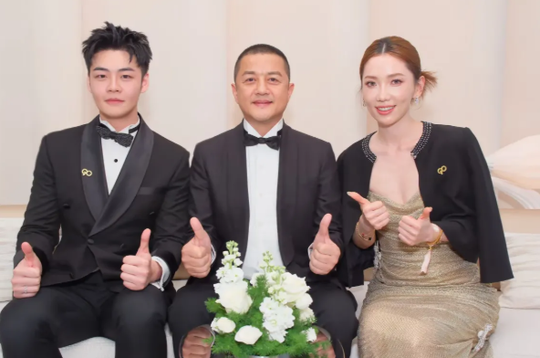 李亚鹏时隔13年香港再办慈善晚宴，几乎无大咖现身支持，场面落差太唏嘘！近日，李