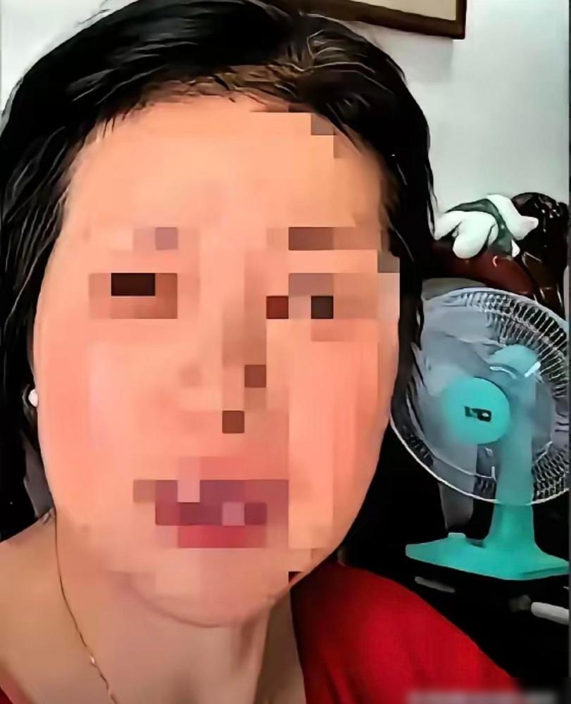 一位每月领着3800块退休金的阿姨，在中秋节家宴上，被还有两三个月就要生产的儿媳