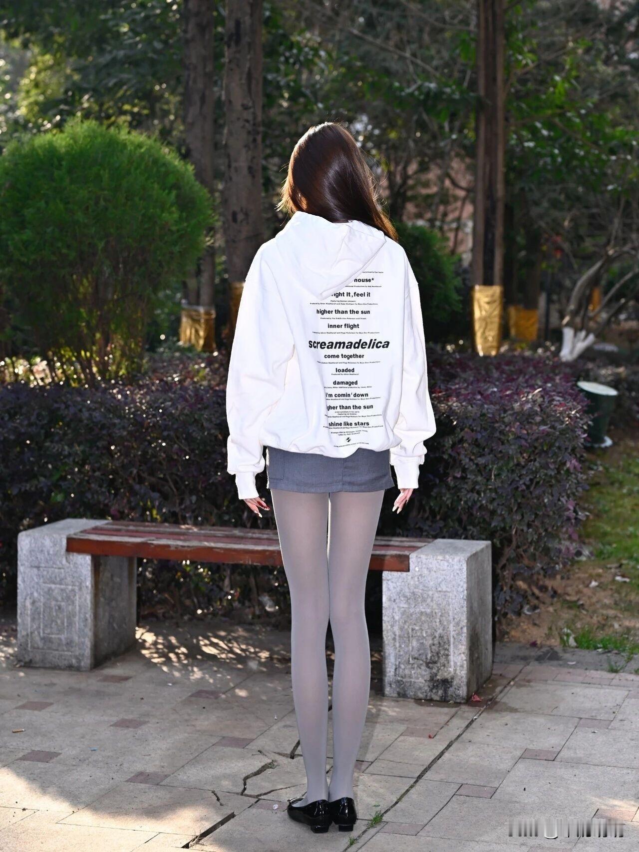 穿高跟鞋到底要不要穿袜子