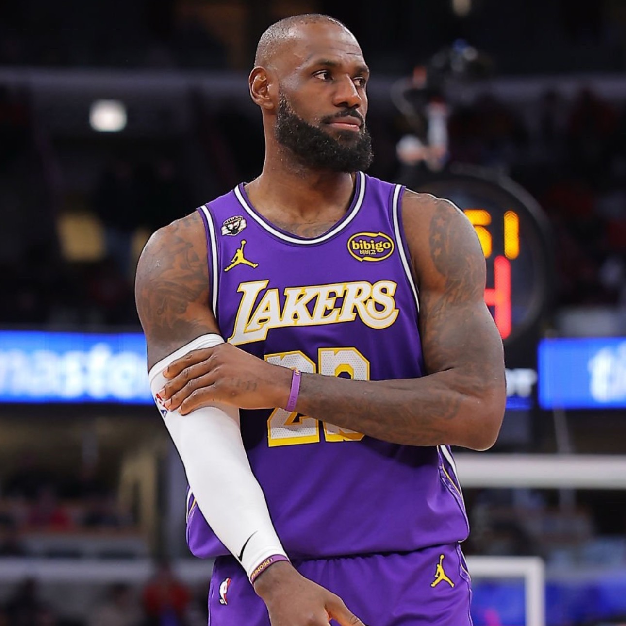 2026年至今，詹姆斯的第四节表现：104分联盟第一22次助攻联盟第二70.4%