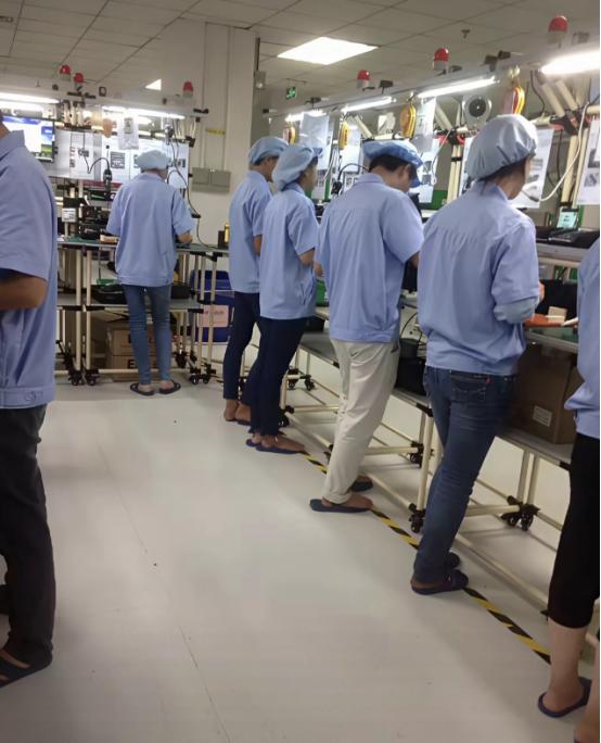 百年前福特知道给工人涨工资，工人才能买得起车；百年后的今天，大企业赚着几个亿，却
