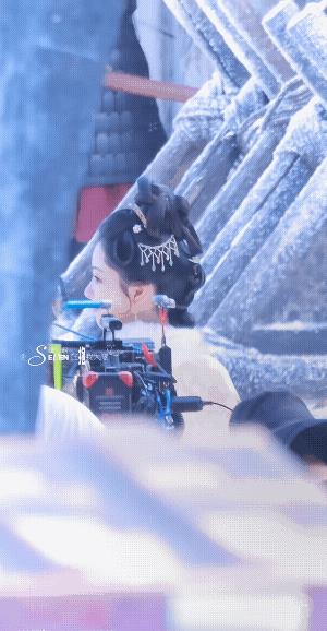 看一眼就让人无法自拔的一张脸，无论是现代装扮还是古装，美的真不落俗套啊！兰香一