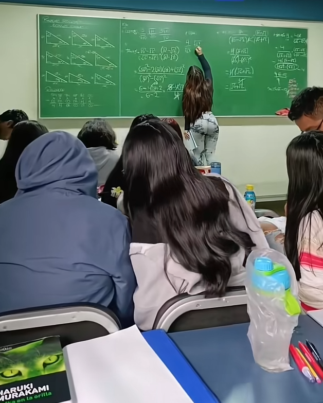 遇到这样的数学老师。成绩不好就怪了
