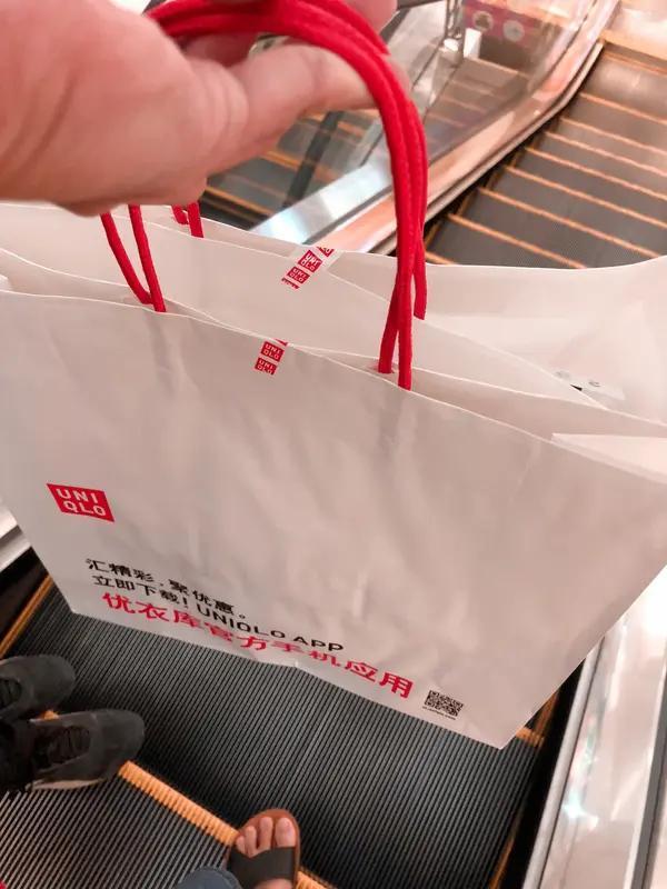 见过抢钱抢物的，可你见过抢大小便的吗？还真别说，这事就让我一位同事碰上了。前段