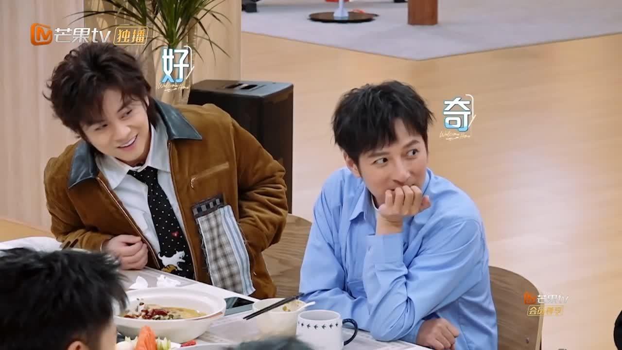 听着何炅讲述李维嘉与吴昕做出这样“过分”的事情，魏大勋觉得匪夷所思。之前
