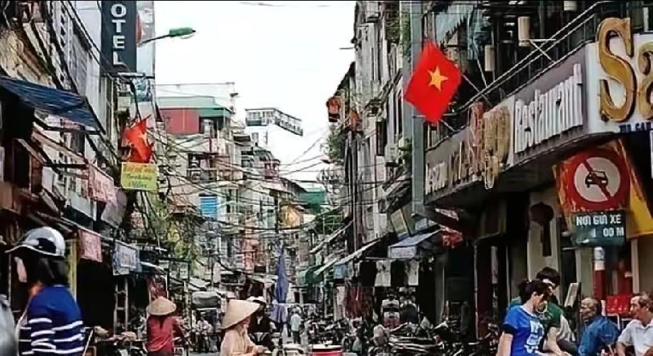 一个美国网民发帖：我刚在中国待了两周。开始的时候我以为我们完蛋了，但是当我回到美