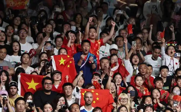王艺迪赢球，法国观众不喊，中国观众喊破嗓子。不是她不够硬，是主场这事儿，从来就