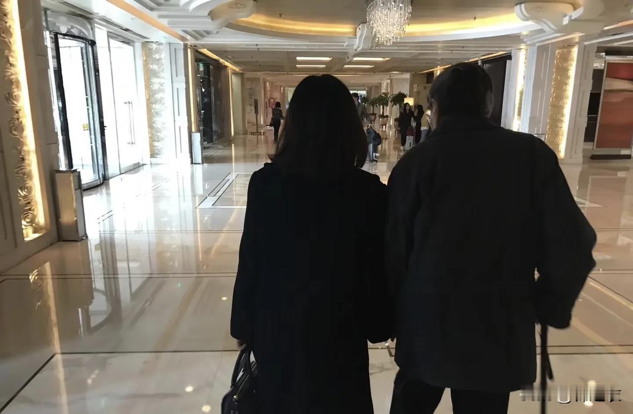 翁帆和杨老刚结婚的时候我很还年轻，当时十分震惊不解，然而那么多年过去了。我人