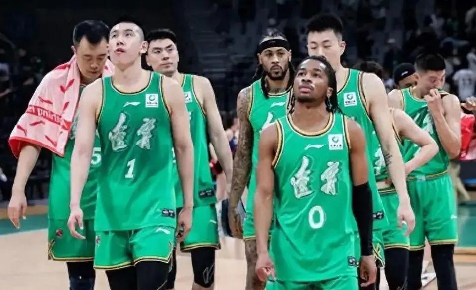 CBA再次变天，辽宁队四大外援确定，杨鸣最强12人名单揭晓在这个夏天辽宁队损失