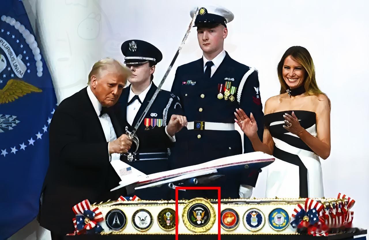 特朗普不装摊牌了2月19日特朗普在空军一号”上那几句话，比他卖的任何武器都更