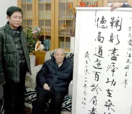 1980年2月，汪东兴同志辞去所担任的一切职务。九十年代以后，除了与华国锋同志偶