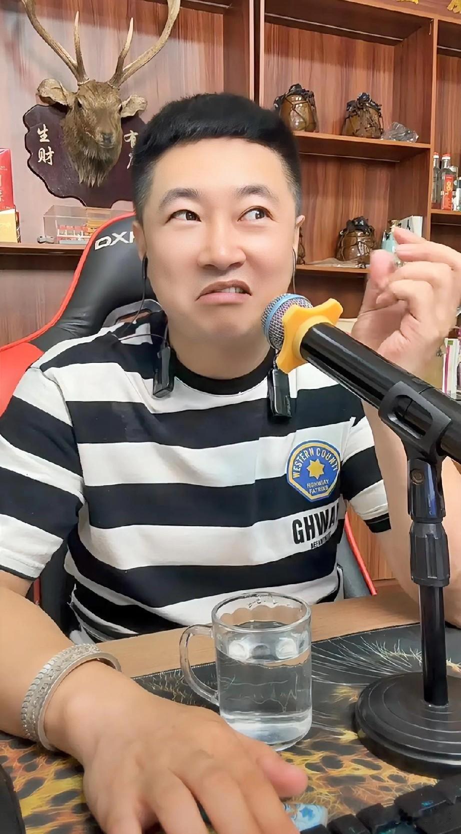 二驴讲述九天退公会，当时自己并不知情，敬九天一杯，感谢九天退出公会还能继续讲驴家