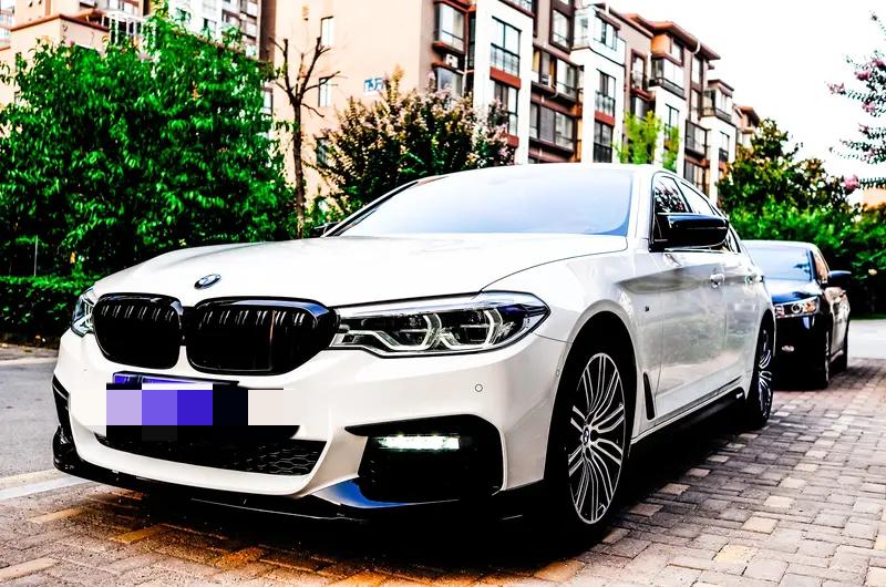 养一辆宝马5系一年多少钱？1，保险8000元2，保养一年按一次算3000元