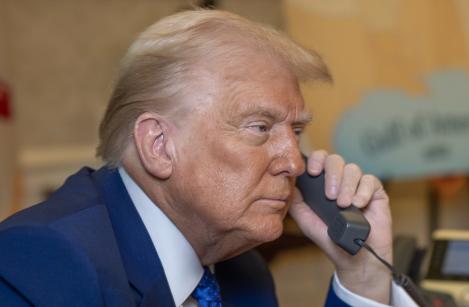 特朗普终于坐不住了，这通打往北京的电话，比任何人预想的都要急切。 北京时间2