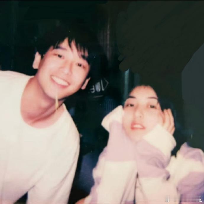 张子枫又来支持彭昱畅了谁懂啊！看到张子枫来支持彭昱畅，瞬间梦回《向往的生活》，妹