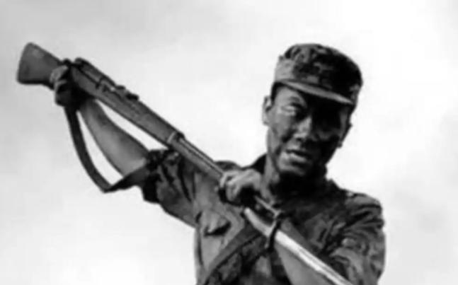 1955年，授衔大会上，毛主席指着名单问："那个凭一把大刀，砍杀27个鬼子的'军