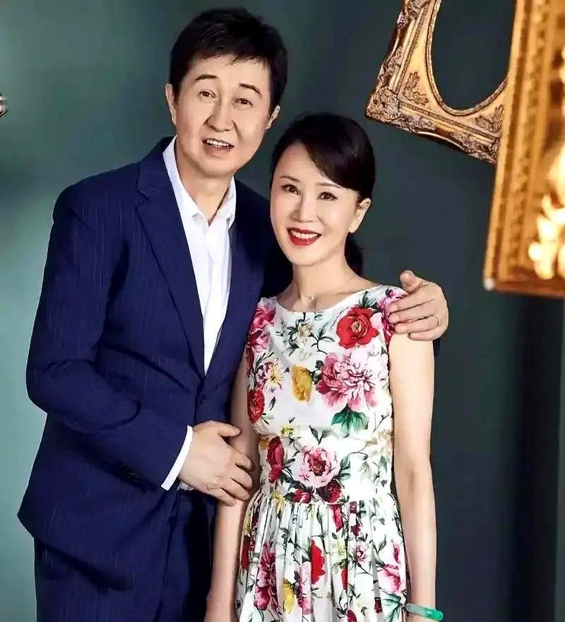 64岁的付笛声和任静最近直播又双叒叕翻车了！弹幕里突然飘过几句难听话，看得人