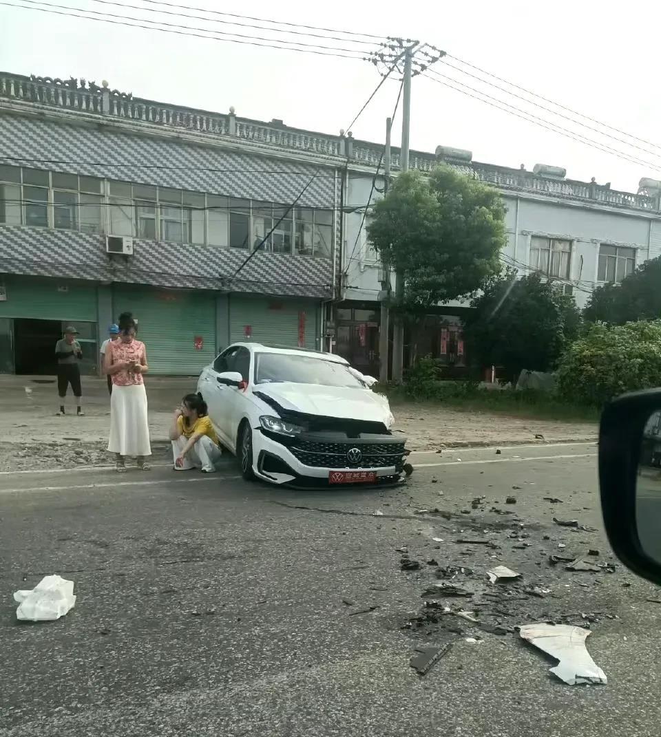 小姐姐这是刚提的车啊​