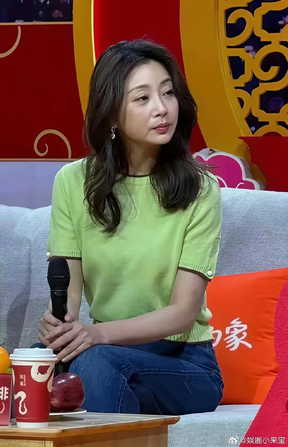 46岁的殷桃选择了优雅式变老身材未走样，本人看着更瘦皮肤虽然出现松弛，法令纹加深