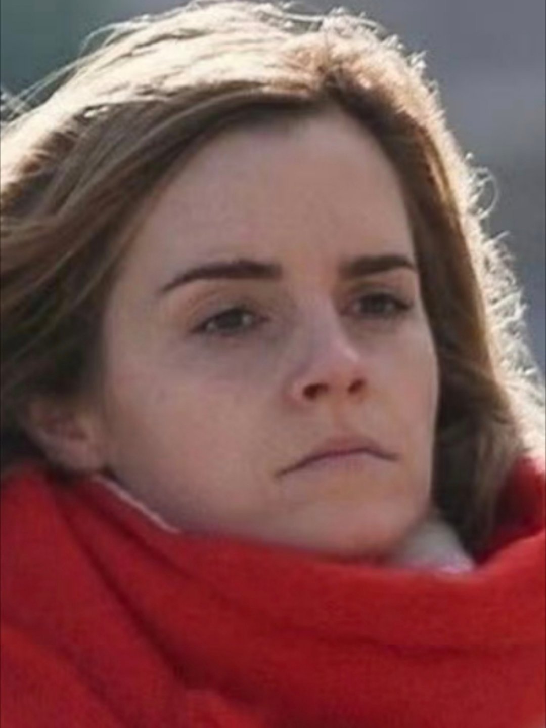 这大黑眼圈都快赶上我了不过摄影师拍的确实好，她这长相也确实天赋异禀。