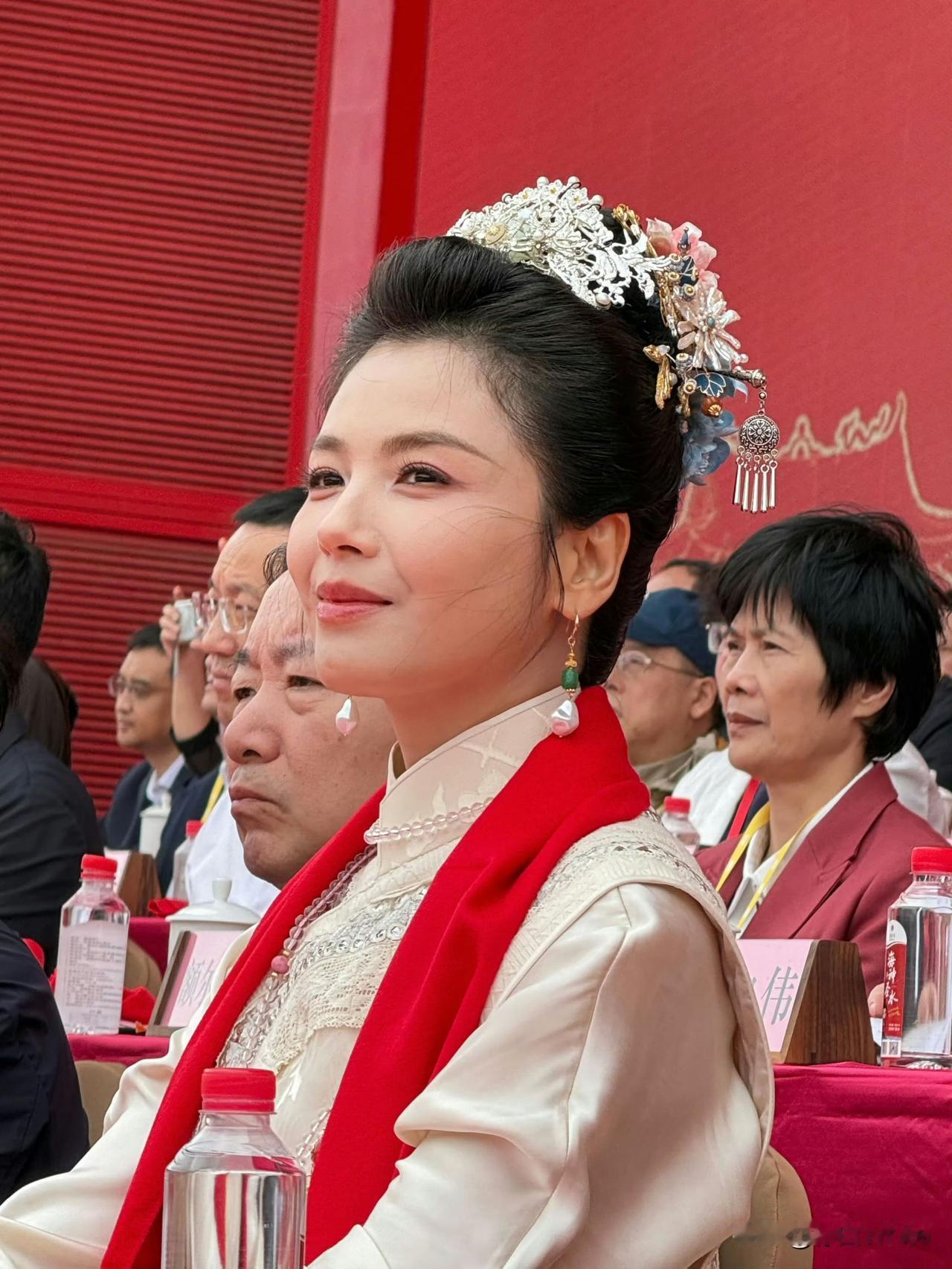 5月9日，刘涛连续两年奔赴大典为妈祖庆生，十余载光阴，或许她与她早已相融共生刘