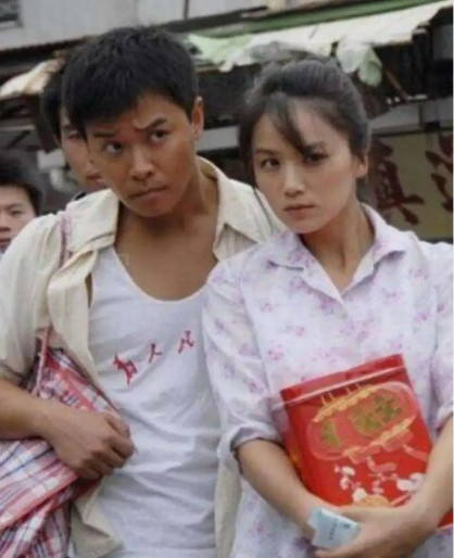当初，曹曦文还在幻想着和她相恋了3年的陈思诚会向她求婚，可结果，她等来的却是一句
